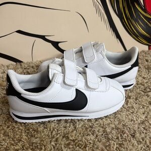 Nike CORTEZ
GRADE SCHOOL LIFESTYLE SHOE